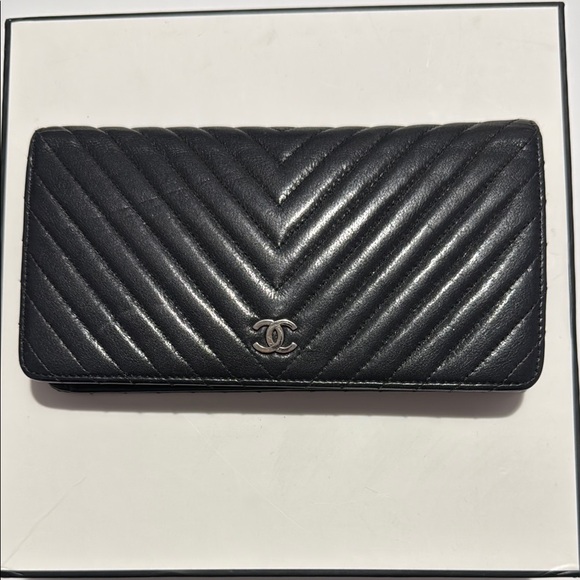 Authentic CHANEL Black Wallet with Elegant Chevron Quilting - Picture 1 of 13
